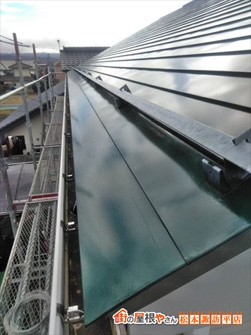 安曇野市落雪対策雪止め設置工事　設置工事前屋根